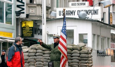 &ldquo;Checkpoint Charlie&rdquo;: el Muro de Berl&iacute;n como atractivo tur&iacute;stico