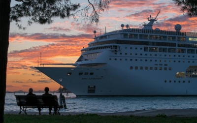 Un crucero hace su llegada a Venecia.