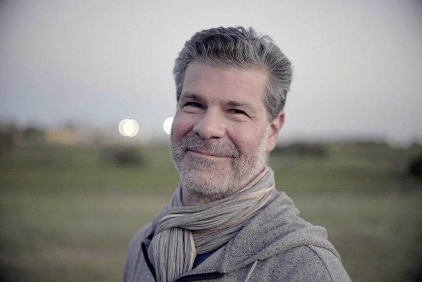 Sebasti&aacute;n Mart&iacute;nez, autor del documental "El mundo entero", presentado en Cine.ar