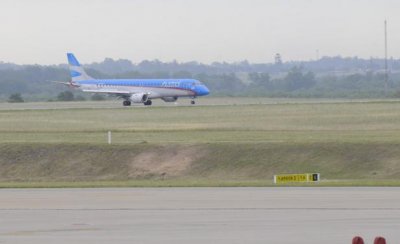 Avi&oacute;n de Austral evita impacto contra un helic&oacute;ptero en Carrasco