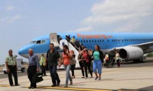 Primer vuelo charter llega a nuevo aeropuerto de Panam&aacute;