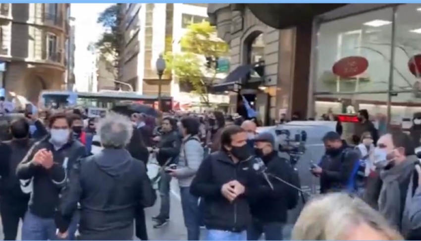 Protesta de representantes de todos los sectores del turismo argentino ante el Banco Central
