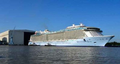El Quantum of the Seas sale de dique seco en Meyer Werft