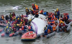 Sube a 31 la cifra de muertos por avi&oacute;n de TransAsia Airways 