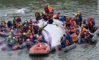 Sube a 31 la cifra de muertos por avi&oacute;n de TransAsia Airways 