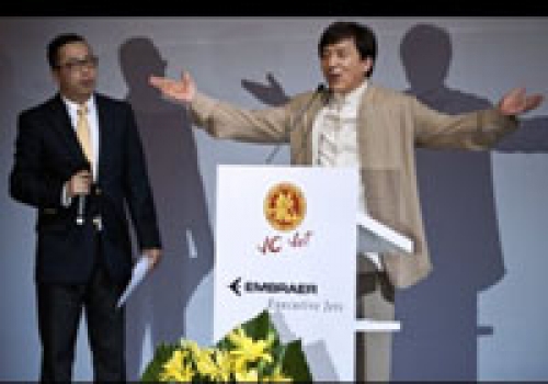 Embraer recurre a Jackie Chan para vender m&aacute;s en China