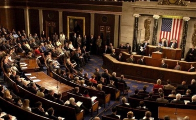 &iquest;Medidas razonables? Proponen ampliar el espacio entre los asientos de un avi&oacute;n