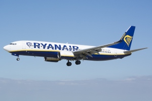 Ryanair se estrella en Bolsa este lunes tras reducir sus beneficios un 46% y arrastra al resto de aerolíneas europeas