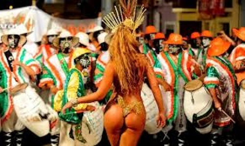 Desfile de comparsa  lubola en Montevideo