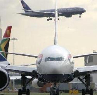 Europa pretende cobrar a aerolíneas por emisiones de CO2