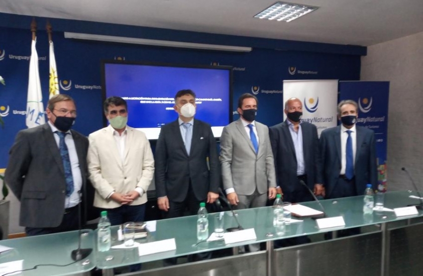 Jos&eacute; Luis Falero, Subdirector OPP; Andr&eacute;s Lima, Intendente de Salto;  Isaac Alfie, Director OPP; Germ&aacute;n Cardoso, Ministro de Turismo; Germ&aacute;n Coutinho, Senador; Remo Monzeglio, Vice Ministro de Turismo.