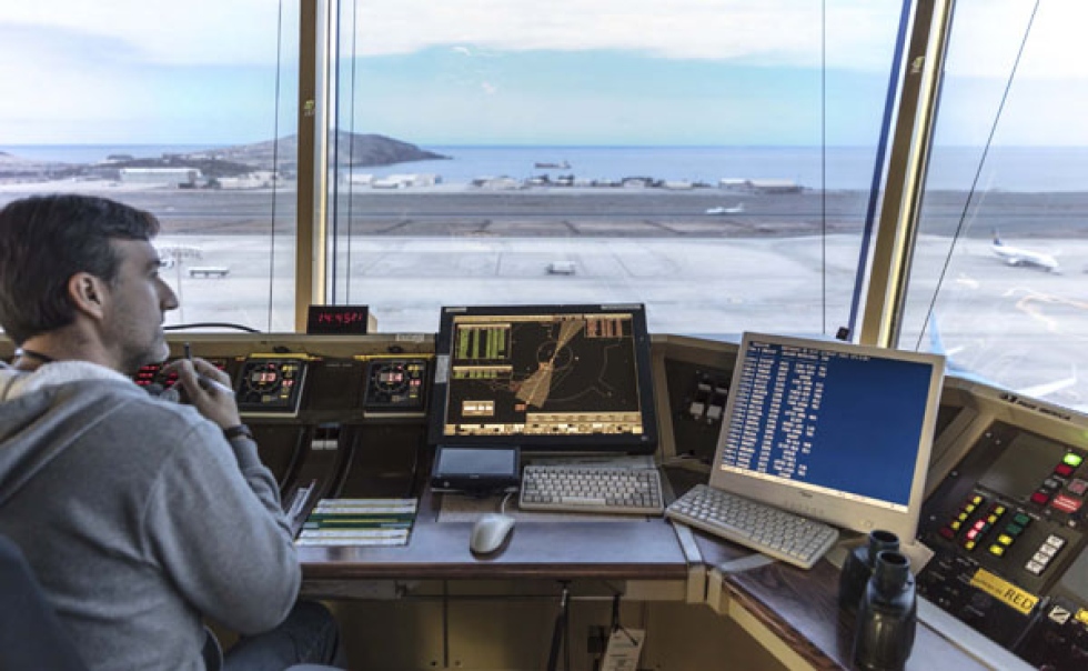 Los controladores aéreos españoles declaran la guerra a Enaire