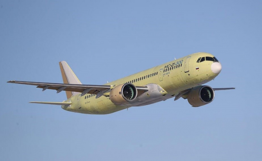 El avi&oacute;n ruso MC-21-300 con alas hechas de materiales compuestos realiz&oacute; su primer vuelo