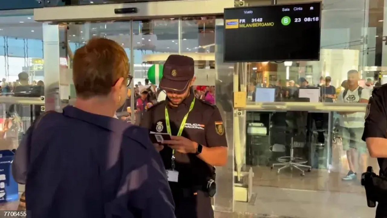 Controles en el aeropuerto de Barajas.
