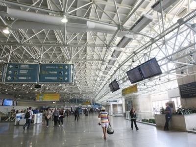  El aeropuerto Tom Jobim est&aacute; siendo ampliado pero mantiene viejos h&aacute;bitos: refrigeraci&oacute;n con problemas. Foto: Ana Branco / O Globo