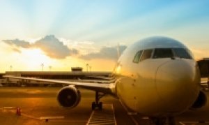 Aerol&iacute;neas padecen alza de combustible