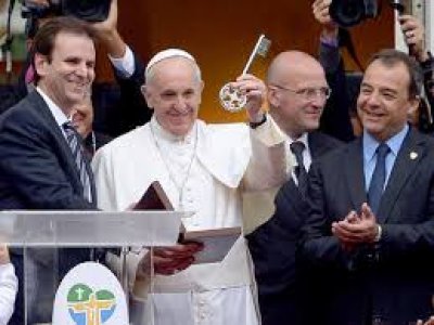 El Papa recibe las llaves de la ciudad de Río de Janeiro