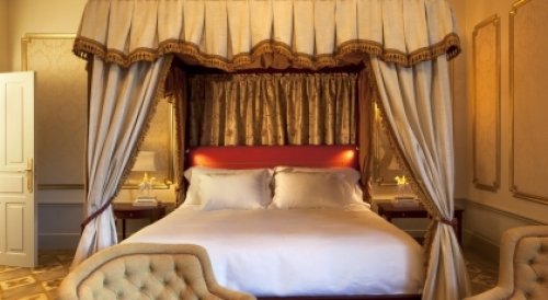 El capricho de alojarse en la &quot;suite&quot; Dalí