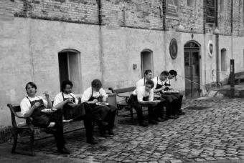 El equipo de Noma, en la puerta del restaurante.- FOOD ORGANISATION OF DENMARK