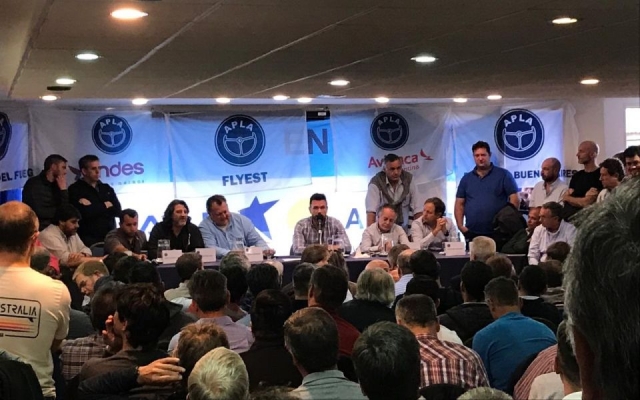 Otro cisma en el medio aeronáutico