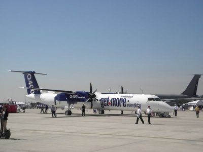  El Q400 NextGen, construido en la planta de Bombardier en Toronto, es la etapa m&aacute;s reciente en la evoluci&oacute;n del avi&oacute;n Q400 y el sucesor evolucionado para la gama de aviones Dash 8/Q-Series. Optimizado para operaciones de corto alcance, el avi&oacute;n Q400 NextGen "c&oacute;modamente ecol&oacute;gico" con 70 a 80 asientos es un avi&oacute;n turboh&eacute;lice grande, r&aacute;pido, silencioso y con eficiencia de combustible. Tradicionalmente opera en rutas de menos de 500 millas n&aacute;uticas.