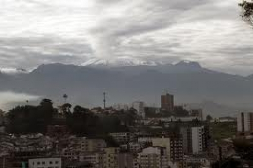Emergencia del volc&aacute;n nevado del Ruiz resiente el turismo en Manizales