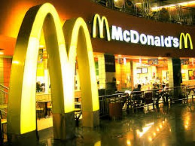 McDonald's abrir&aacute; menos locales y subir&aacute; los precios con cautela