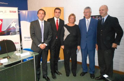 Diego Arrosa, CEO Puertas del Sur; Francisco Chiari, Gerente General Grupo LATAM Uruguay; Lili&aacute;m Kechichian, Ministra de Turismo; Enrique Pintado, Ministro de Transporte; Antonio Car&aacute;mbula, Subsecretario de Turismo.
