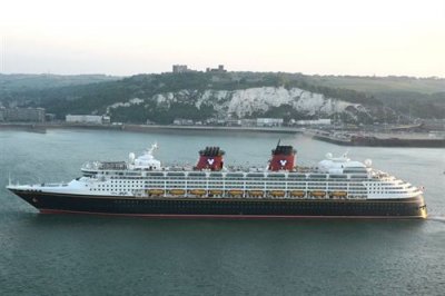 Tres compa&ntilde;&iacute;as de cruceros prohiben fumar en los balcones de los camarotes privados