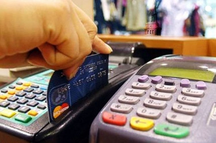 Argentina: bancos internacionales creen que puede volver el impuesto a las compras con tarjeta en el exterior