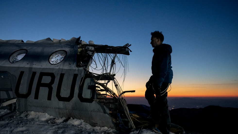 ‘La sociedad de la nieve’, el milagro trágico de la montaña