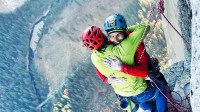 Caldwell y Jorgeson, abrazos al final de la escalada