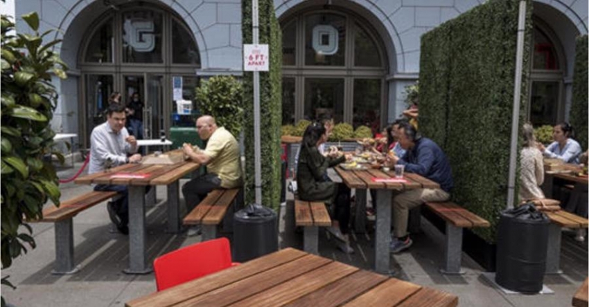 Los pa&iacute;ses pr&oacute;speros aseguraron sus vacunas, pero &lsquo;han vaciado los estantes&rsquo; para el resto