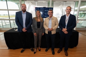 Aníbal Arias, director de Travel Rock; Ana Claudia Caram, subsecretaria del Ministerio de Turismo; Martín Laventure, director de Turismo de la Intendencia de Maldonado;  Guillermo Pagés, Gerente General del Aeropuerto Internacional de Punta del Este.