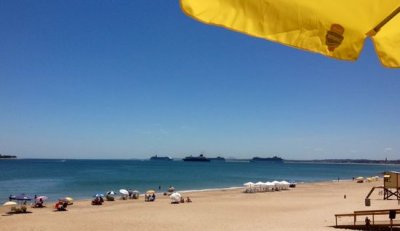 Cuatro de los cinco cruceros que arribaron en esta jornada a la bahía de Punta del Este