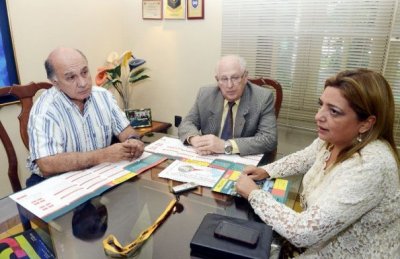 Derlis Esteche, Roberto El&iacute;as Canese y Estela de Rojas informaron sobre el alcance de esta maestr&iacute;a en Turismo.