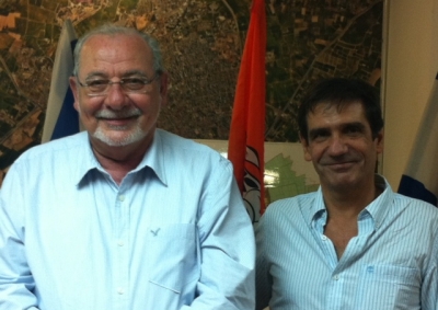 Mart&iacute;n Laventure  con el alcalde de Rehovot Israel , lugar en donde brind&oacute; charlas de capacitaci&oacute;n para funcionarios locales