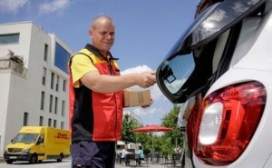 Smart y DHL probarán la entrega de compras en el coche