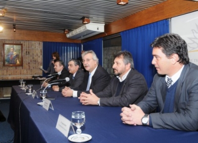 Pluna: nosotros queremos hablar con el Ministro. El Ministro no