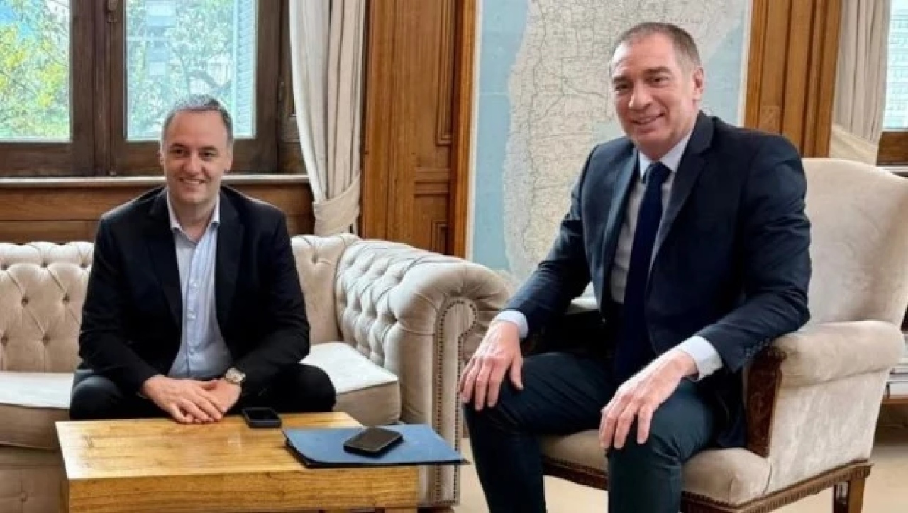El Gobierno argentino dividirá la secretaría de Scioli para darle más poder a Adorni y Santilli