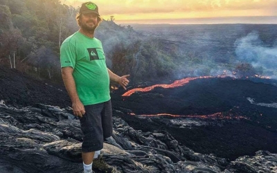 Cazador de lava: el gu&iacute;a de turismo que muestra en vivo la erupci&oacute;n del volc&aacute;n en Hawaii