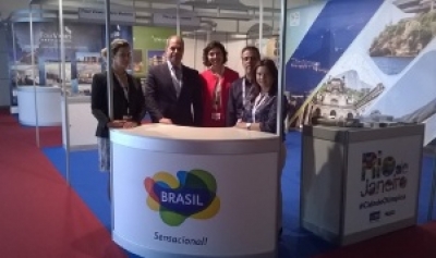 Representantes de Embratur, Alagoas, Para&iacute;ba, Rio de Janeiro y Rio Grande del Norte en el stand de Brasil en la Expo Abreu 2015.