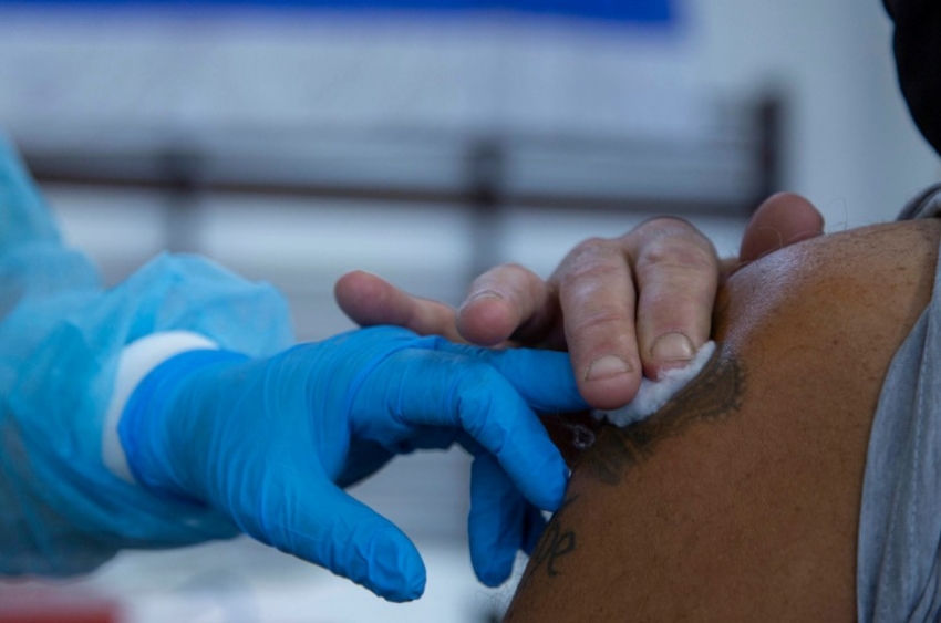 Uruguay vacunar&aacute; a migrantes y refugiados a&uacute;n sin c&eacute;dula de identidad