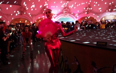 Fiesta en la exposici&oacute;n de fotograf&iacute;as de Juan Gatti 'Transhispania', en el Palais de Glace, en Buenos Aires.