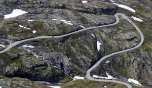 Con 106 kil&oacute;metros de longitud, la "Ruta Trollstigen" se encuentra entre las 18 "Nasjonale turistveger" de Noruega.