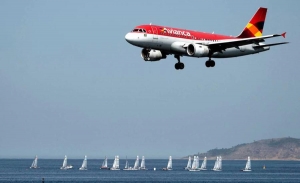 Un avi&oacute;n de Avianca, en aproximaci&oacute;n al aeropuerto de R&iacute;o de Janeiro.