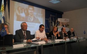 Alva Sueiras, Directora del Instituto Kolping; Agust&iacute;n Aishemberg, Director Ejecutivo de Kolping Uruguay; Santiago Unanian, Director Division Turismo de la Intendencia de Montevideo; Ministra de Turismo y Deporte Liliam Kechichian; Consejero de la Embajada de Espa&ntilde;a, Antonio S&aacute;nchez Bustamante; Cr. Juan Mart&iacute;nez Escrich, Presidente de la Asociaci&oacute;n de Hoteles y Restaurantes del Uruguay (AHRU).
