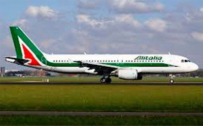 Una aerolínea rival califica de ‘ilegal’ el rescate de Alitalia