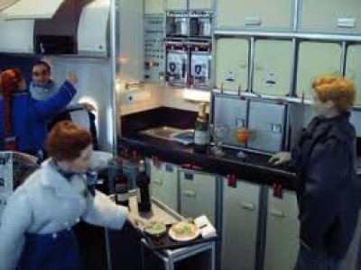 Dialoguitos en el Galley