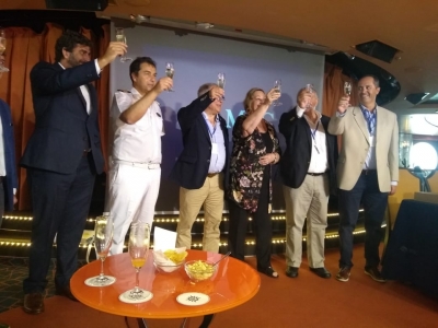 Dignidad arriba y regocijo abajo?...no, abajo hay otra cosa